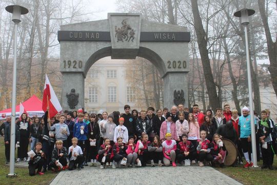 Bieg Niepodległości w Tomaszowie Lubelskim. Blisko 250 uczniów na starcie [ZDJĘCIA]