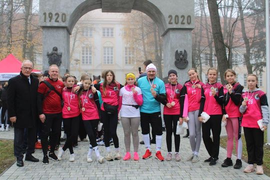 Bieg Niepodległości w Tomaszowie Lubelskim. Blisko 250 uczniów na starcie [ZDJĘCIA]