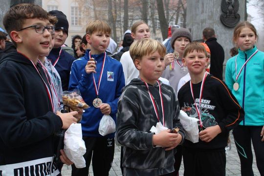 Bieg Niepodległości w Tomaszowie Lubelskim. Blisko 250 uczniów na starcie [ZDJĘCIA]