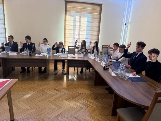 Pierwsza sesja Młodzieżowej Rady Miasta Szczebrzeszyn. Wybrano prezydium na lata 2025-2028