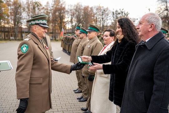 Kilkaset awansów, medale i odznaki dla funkcjonariuszy NOSG [ZDJĘCIA]
