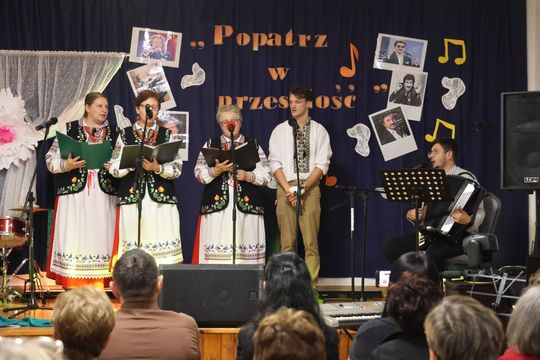Festiwal Muzyki i Smaków Pokoleń „Popatrz w przyszłość” w Pukarzowie [ZDJĘCIA]