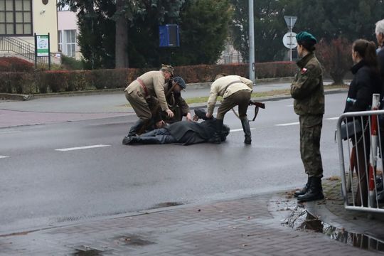 Widowiskowa rekonstrukcja „Rajd Kostka – Rozbicie Katowni UB w Tomaszowie Lubelskim” [ZDJĘCIA]