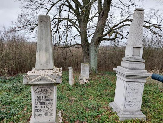 XVII-wieczny cmentarz w Mikulinie kryje wiele tragicznych historii [ZDJĘCIA]