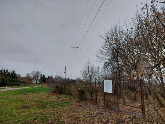 XVII-wieczny cmentarz w Mikulinie kryje wiele tragicznych historii [ZDJĘCIA]