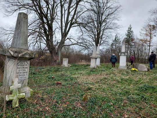 XVII-wieczny cmentarz w Mikulinie kryje wiele tragicznych historii [ZDJĘCIA]