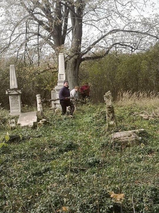 XVII-wieczny cmentarz w Mikulinie kryje wiele tragicznych historii [ZDJĘCIA]