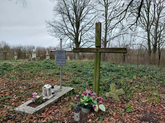 XVII-wieczny cmentarz w Mikulinie kryje wiele tragicznych historii [ZDJĘCIA]