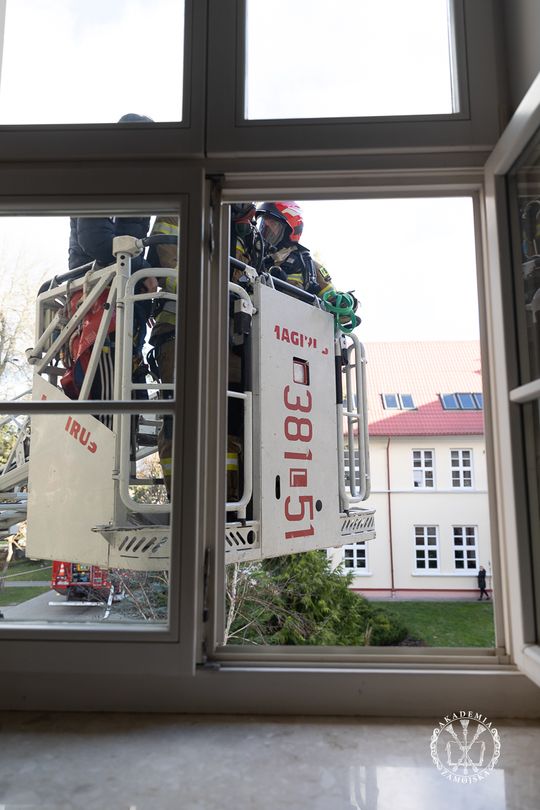 Zamojskie służby ćwiczyły co robić, w razie ataku na szkołę [ZDJĘCIA]