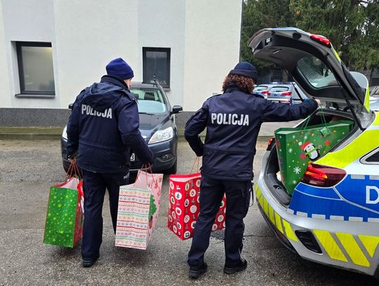 Pluszaki XXL, gry i inne zabawki dla dzieci od Policjantów i pracowników KMP Zamość [ZDJĘCIA]