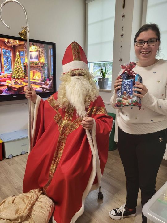 Mikołaj w asyście Śnieżynek rozdał już prezenty. Zawitał do PSONI w Tomaszowie Lub. [ZDJĘCIA]