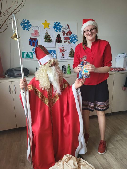 Mikołaj w asyście Śnieżynek rozdał już prezenty. Zawitał do PSONI w Tomaszowie Lub. [ZDJĘCIA]