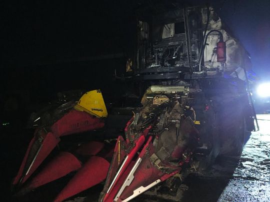 Gm. Łabunie: Pożar samochodów ciężarowych i kombajnu zbożowego [ZDJĘCIA]