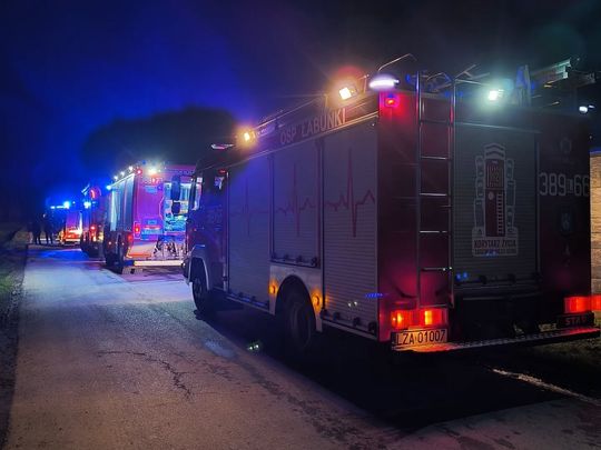 Gm. Łabunie: Pożar samochodów ciężarowych i kombajnu zbożowego [ZDJĘCIA]