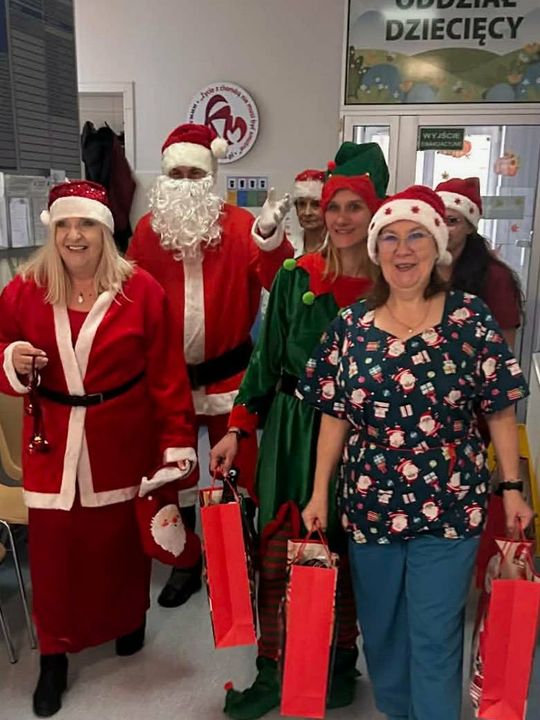 Święty Mikołaj odwiedził pacjentów szpitala w Tomaszowie Lubelskim [ZDJĘCIA]