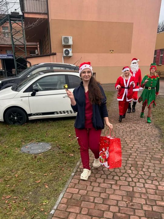 Święty Mikołaj odwiedził pacjentów szpitala w Tomaszowie Lubelskim [ZDJĘCIA]