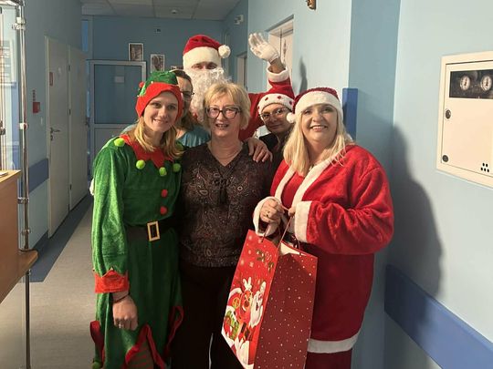 Święty Mikołaj odwiedził pacjentów szpitala w Tomaszowie Lubelskim [ZDJĘCIA]