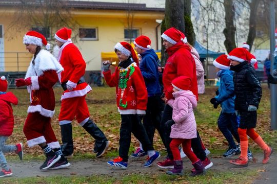 Tomaszowski Bieg Mikołajkowy [GALERIA ZDJĘĆ]