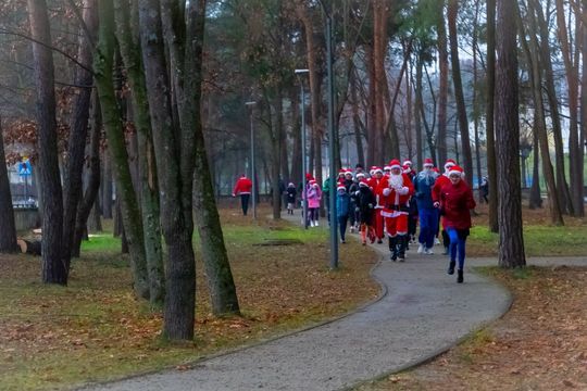 Tomaszowski Bieg Mikołajkowy [GALERIA ZDJĘĆ]