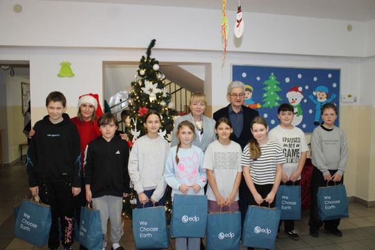 EDP Renewables zrobiła mikołajkowe paczki dla uczniów z gm. Tomaszów [ZDJĘCIA]