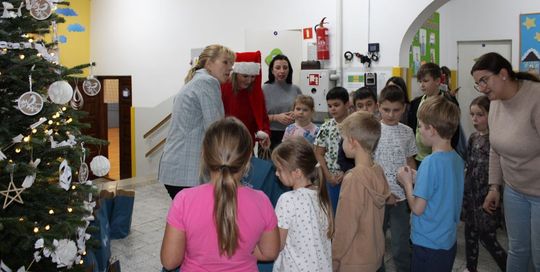 EDP Renewables zrobiła mikołajkowe paczki dla uczniów z gm. Tomaszów [ZDJĘCIA]