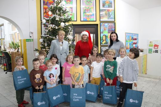 EDP Renewables zrobiła mikołajkowe paczki dla uczniów z gm. Tomaszów [ZDJĘCIA]