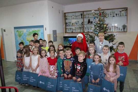 EDP Renewables zrobiła mikołajkowe paczki dla uczniów z gm. Tomaszów [ZDJĘCIA]