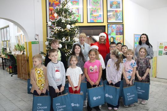 EDP Renewables zrobiła mikołajkowe paczki dla uczniów z gm. Tomaszów [ZDJĘCIA]