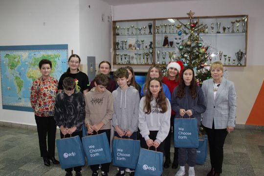 EDP Renewables zrobiła mikołajkowe paczki dla uczniów z gm. Tomaszów [ZDJĘCIA]