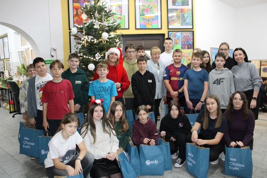 EDP Renewables zrobiła mikołajkowe paczki dla uczniów z gm. Tomaszów [ZDJĘCIA]