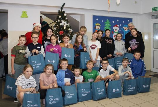 EDP Renewables zrobiła mikołajkowe paczki dla uczniów z gm. Tomaszów [ZDJĘCIA]