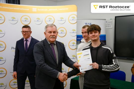 RST Roztocze i Parasol Roztocza przyznało 76 stypendiów uczniom [ZDJĘCIA]
