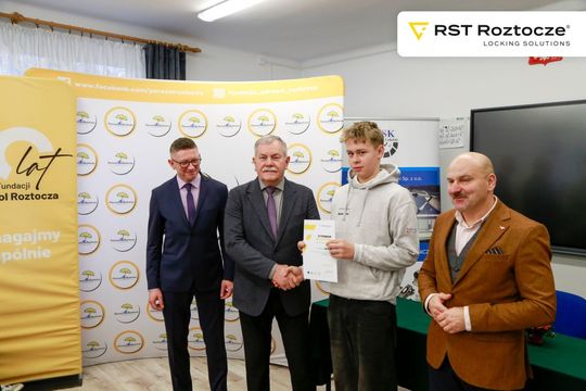 RST Roztocze i Parasol Roztocza przyznało 76 stypendiów uczniom [ZDJĘCIA]