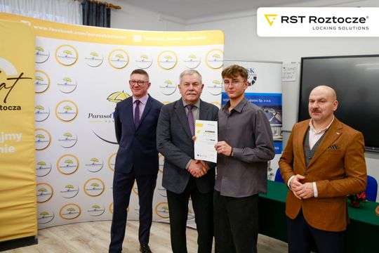 RST Roztocze i Parasol Roztocza przyznało 76 stypendiów uczniom [ZDJĘCIA]