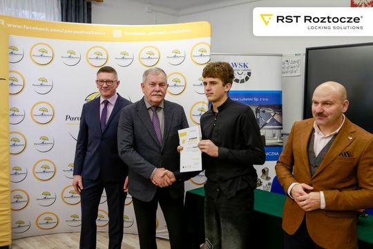 RST Roztocze i Parasol Roztocza przyznało 76 stypendiów uczniom [ZDJĘCIA]