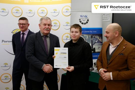 RST Roztocze i Parasol Roztocza przyznało 76 stypendiów uczniom [ZDJĘCIA]