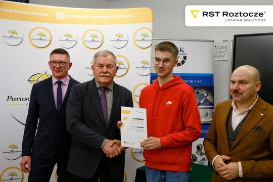 RST Roztocze i Parasol Roztocza przyznało 76 stypendiów uczniom [ZDJĘCIA]