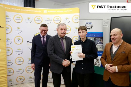 RST Roztocze i Parasol Roztocza przyznało 76 stypendiów uczniom [ZDJĘCIA]