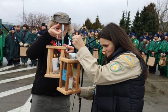 Betlejemskie Światło Pokoju dla powiatu tomaszowskiego i Ukrainy [ZDJĘCIA]