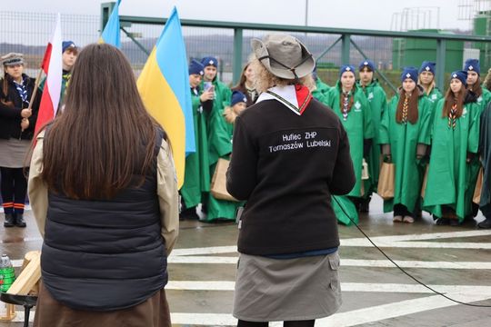 Betlejemskie Światło Pokoju dla powiatu tomaszowskiego i Ukrainy [ZDJĘCIA]