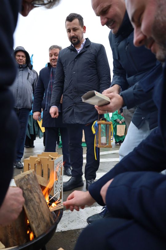 Betlejemskie Światło Pokoju dla powiatu tomaszowskiego i Ukrainy [ZDJĘCIA]