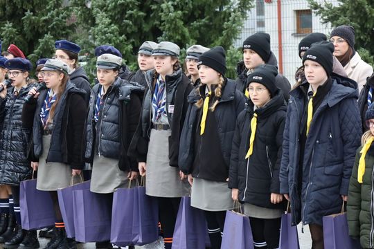 Betlejemskie Światło Pokoju dla powiatu tomaszowskiego i Ukrainy [ZDJĘCIA]