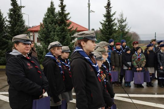 Betlejemskie Światło Pokoju dla powiatu tomaszowskiego i Ukrainy [ZDJĘCIA]