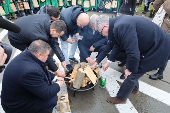 Betlejemskie Światło Pokoju dla powiatu tomaszowskiego i Ukrainy [ZDJĘCIA]