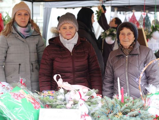 Świąteczny Kiermasz przed Starostwem Powiatowym w Tomaszowie Lubelskim [ZDJĘCIA]