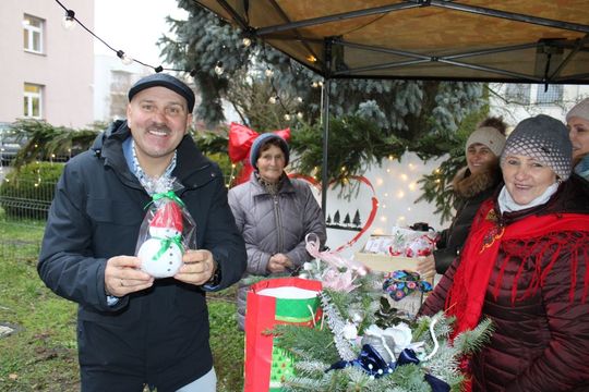 Świąteczny Kiermasz przed Starostwem Powiatowym w Tomaszowie Lubelskim [ZDJĘCIA]