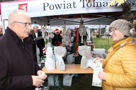 Świąteczny Kiermasz przed Starostwem Powiatowym w Tomaszowie Lubelskim [ZDJĘCIA]