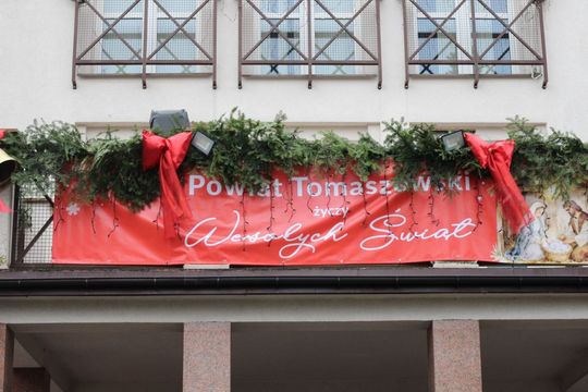 Świąteczny Kiermasz przed Starostwem Powiatowym w Tomaszowie Lubelskim [ZDJĘCIA]