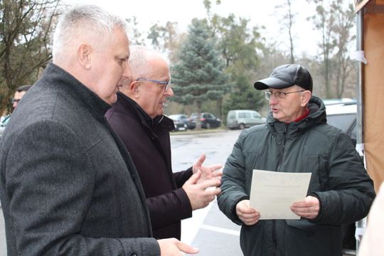 Świąteczny Kiermasz przed Starostwem Powiatowym w Tomaszowie Lubelskim [ZDJĘCIA]
