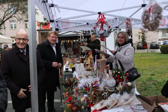 Świąteczny Kiermasz przed Starostwem Powiatowym w Tomaszowie Lubelskim [ZDJĘCIA]